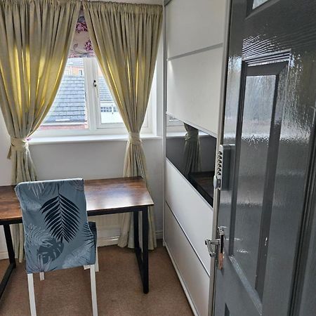 Queens Rooms, A Perfect Stay, Next To Shopping Parks And Central Manchester Room photo